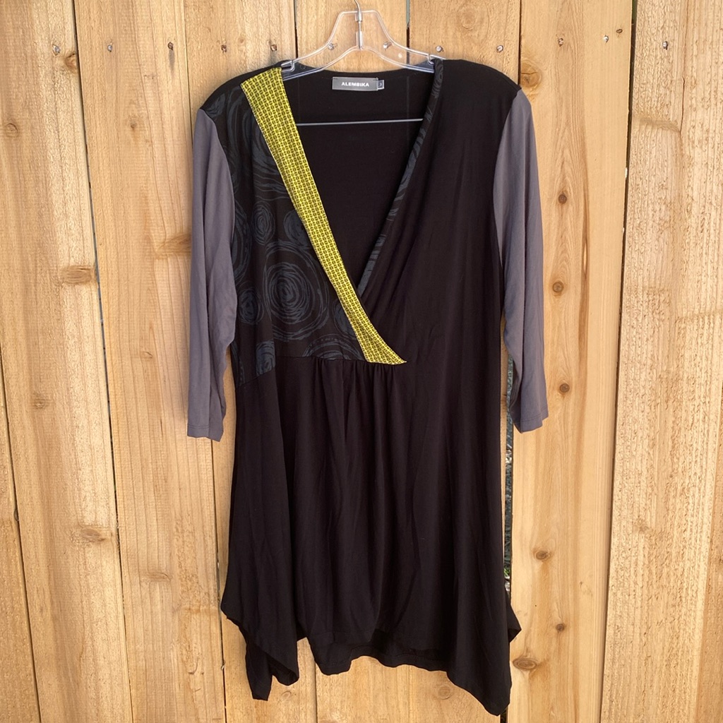Alembika Black Tunic Sz 3 (10) Colorblock V Neckline Asymmetrical Hem Lagenlook